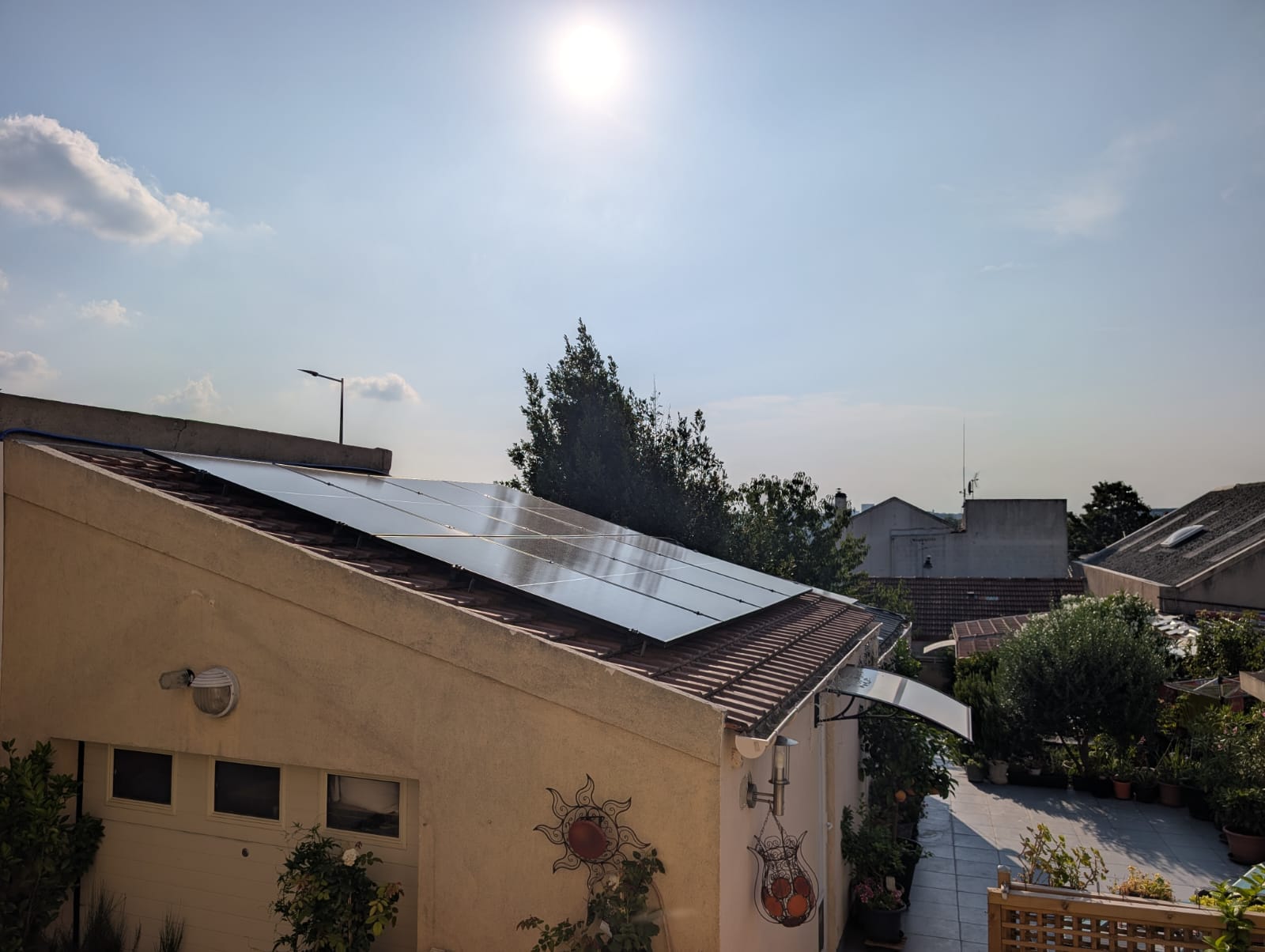 Installation photovolta&iuml;que Cachan avec plusieurs pans de toiture